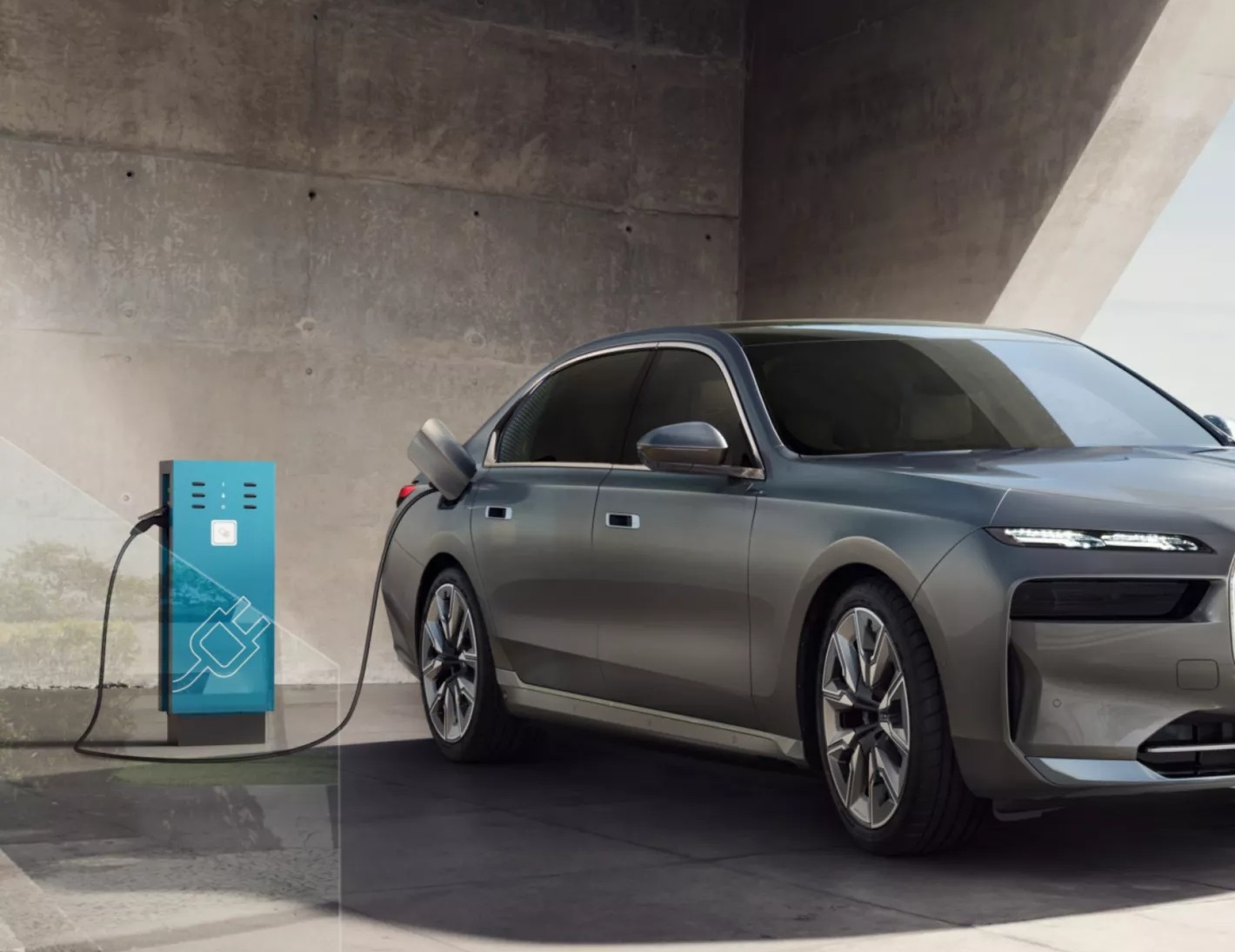 Charging BMW 7 Series