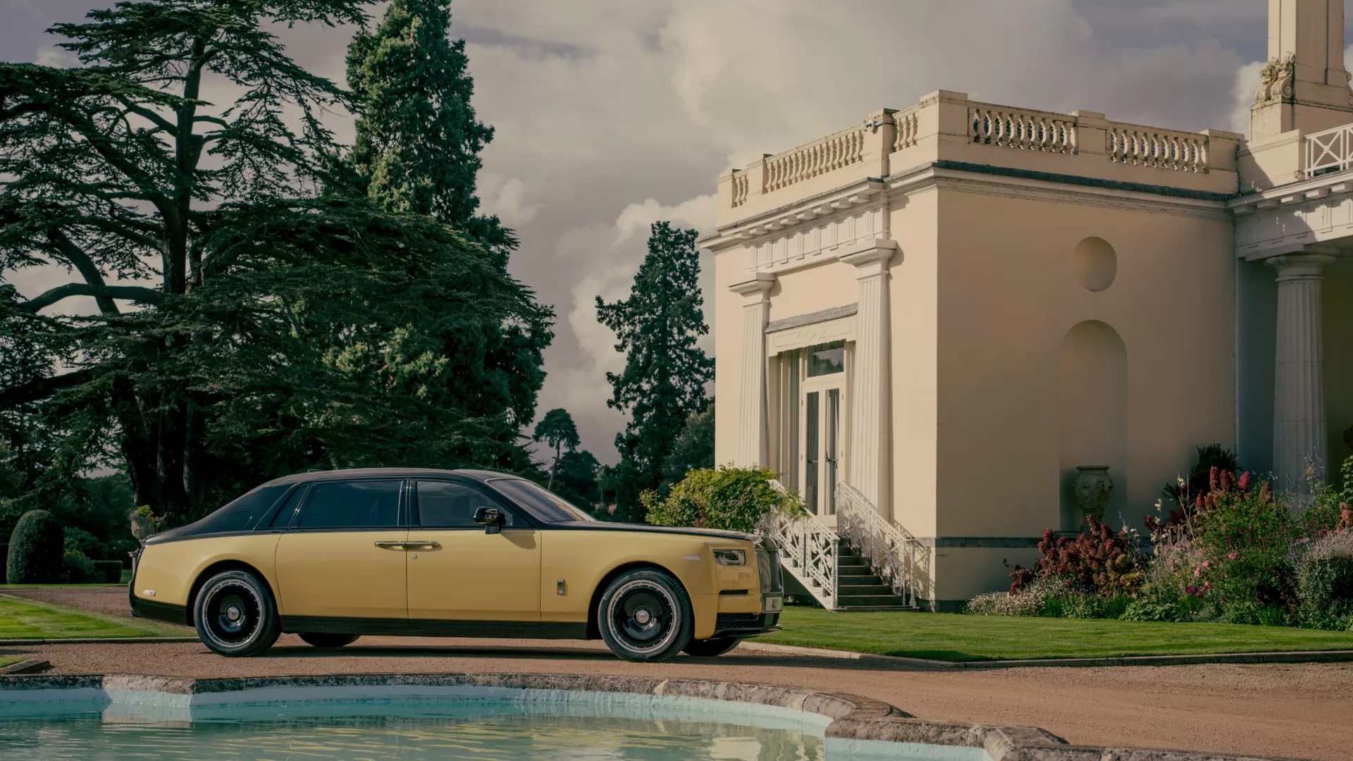Rolls-Royce Phantom Solid Gold