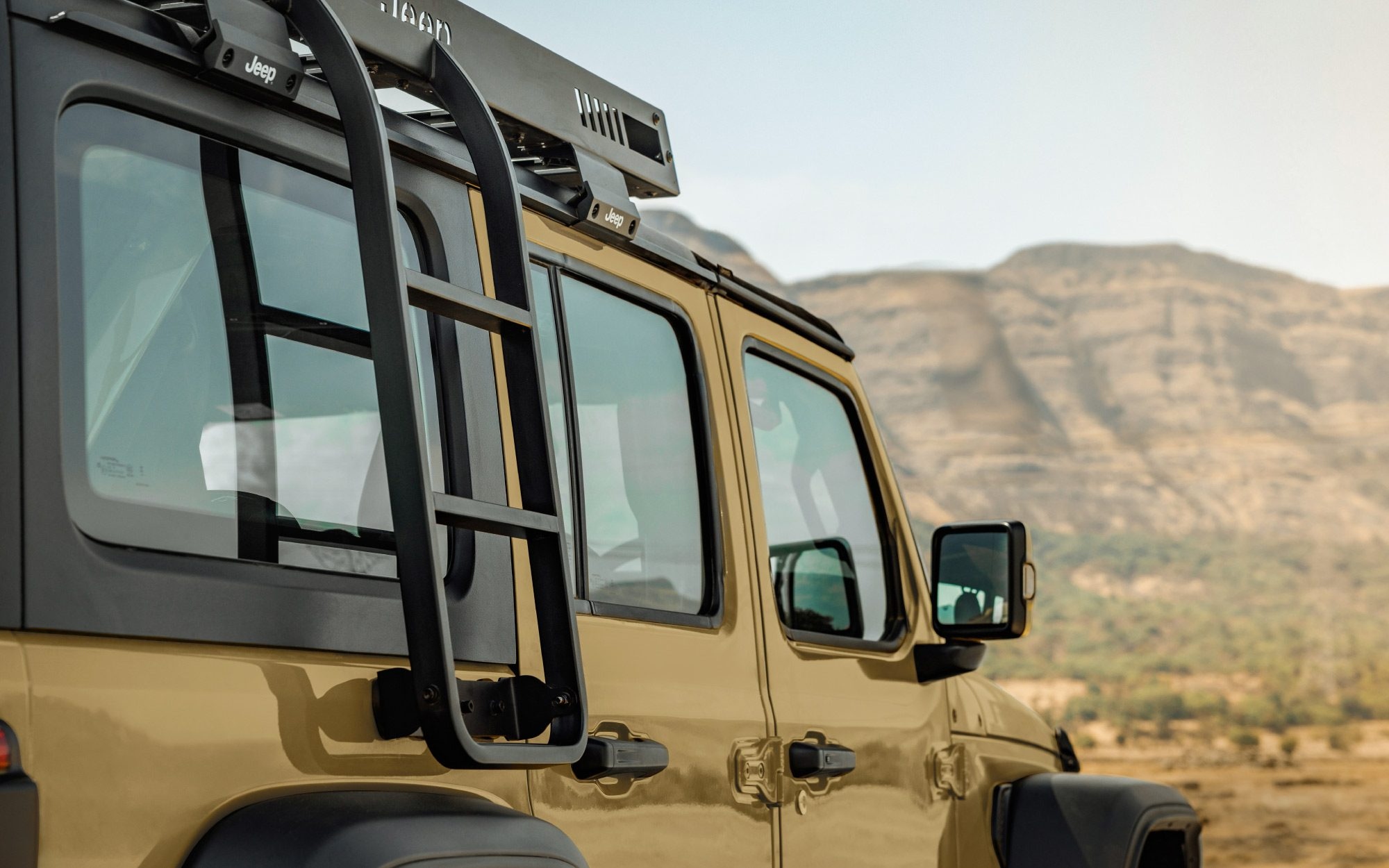 Read more about the article Jeep Wrangler Rubicon vs Unlimited (2026)