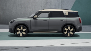 MINI Countryman Electric Side Angle