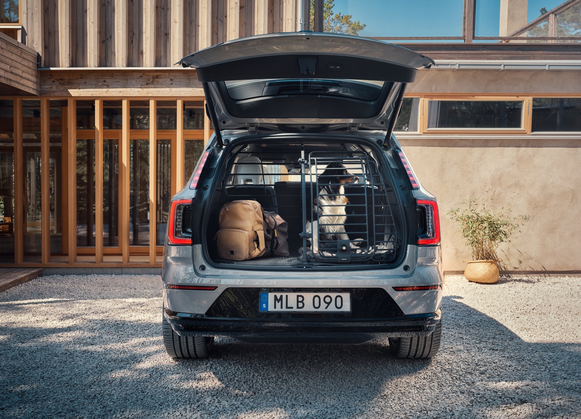 Read more about the article Must-Have Accessories for Luxury Cars in India: Enhance Comfort, Safety, and Style